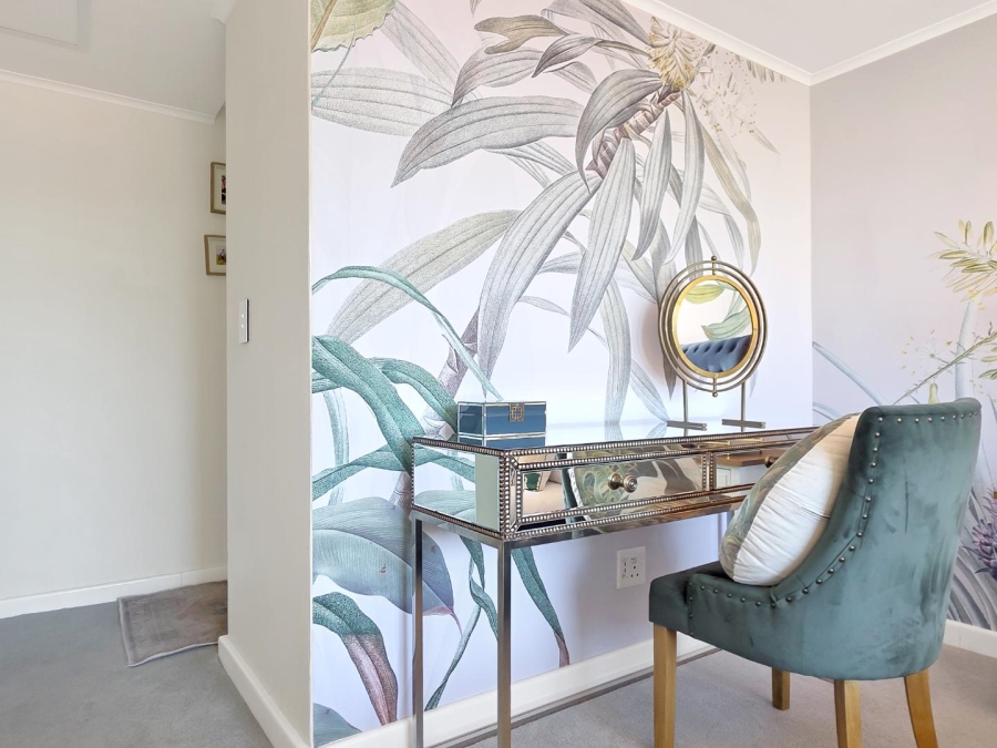 2 Bedroom Property for Sale in Sea Point Western Cape